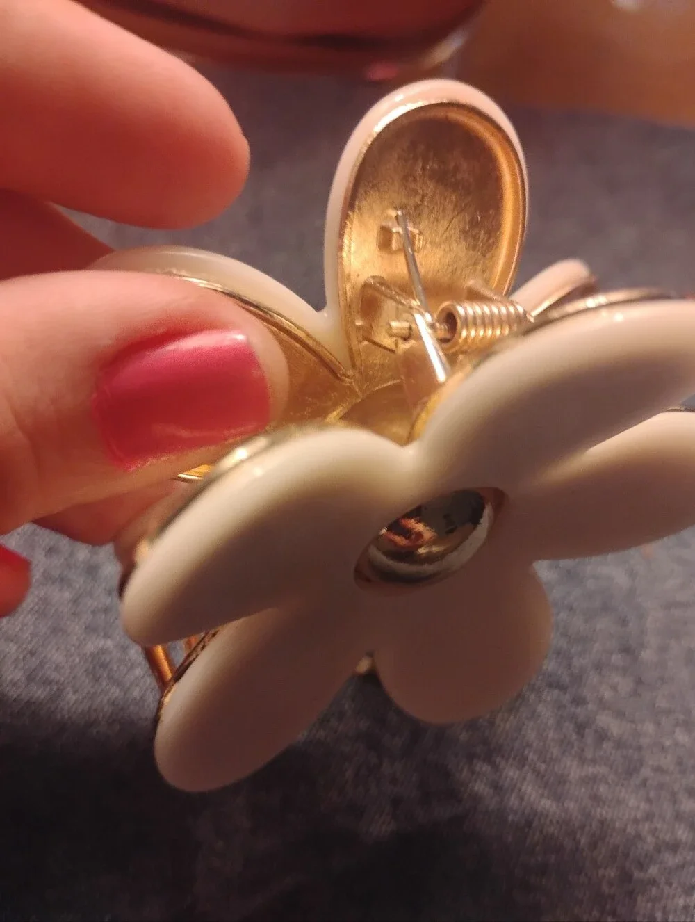 NWOT Gleaming Gold & Cream Jasmine Flower Enamel Finished  Hair Clip